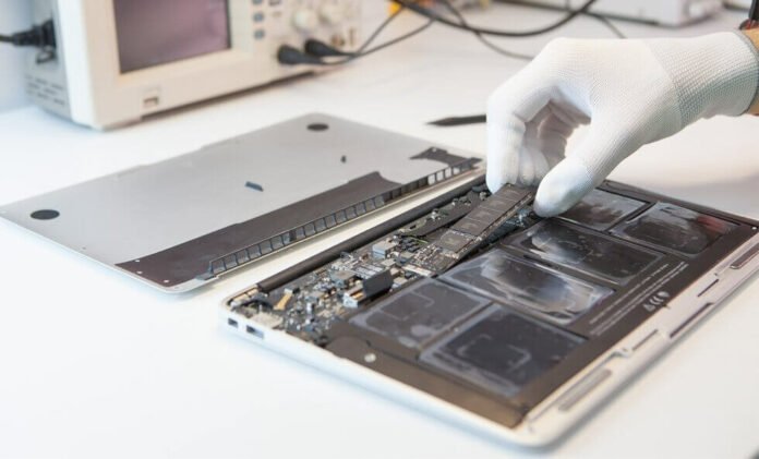 Benefits of Professional MacBook Screen Repair